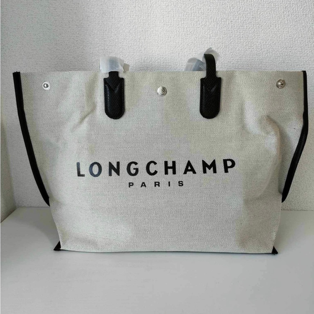 Long Champ Essential Tote .Silver Hardware. Grained Cowhide Leather and Canvas